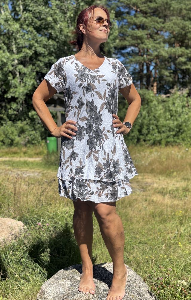 Sommerkjole hvit m/sort print