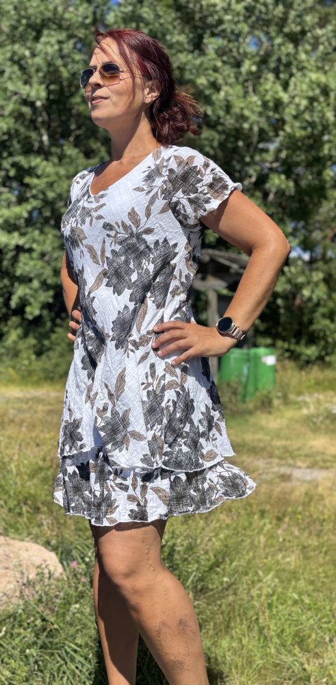 Sommerkjole hvit m/sort print